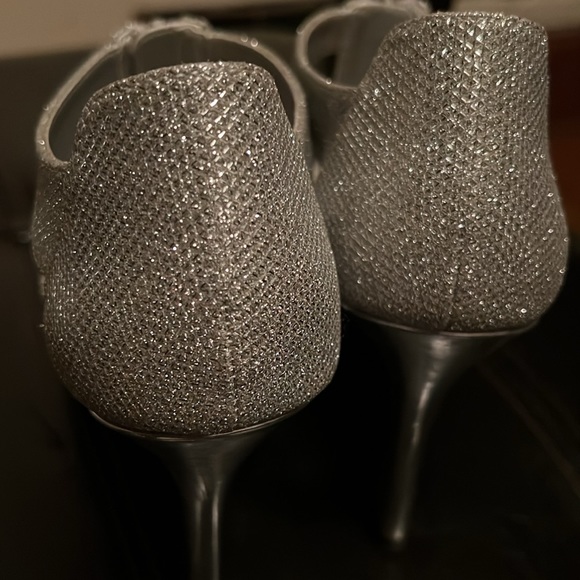 Glitter heels… silver casual to fancy - Picture 5 of 8